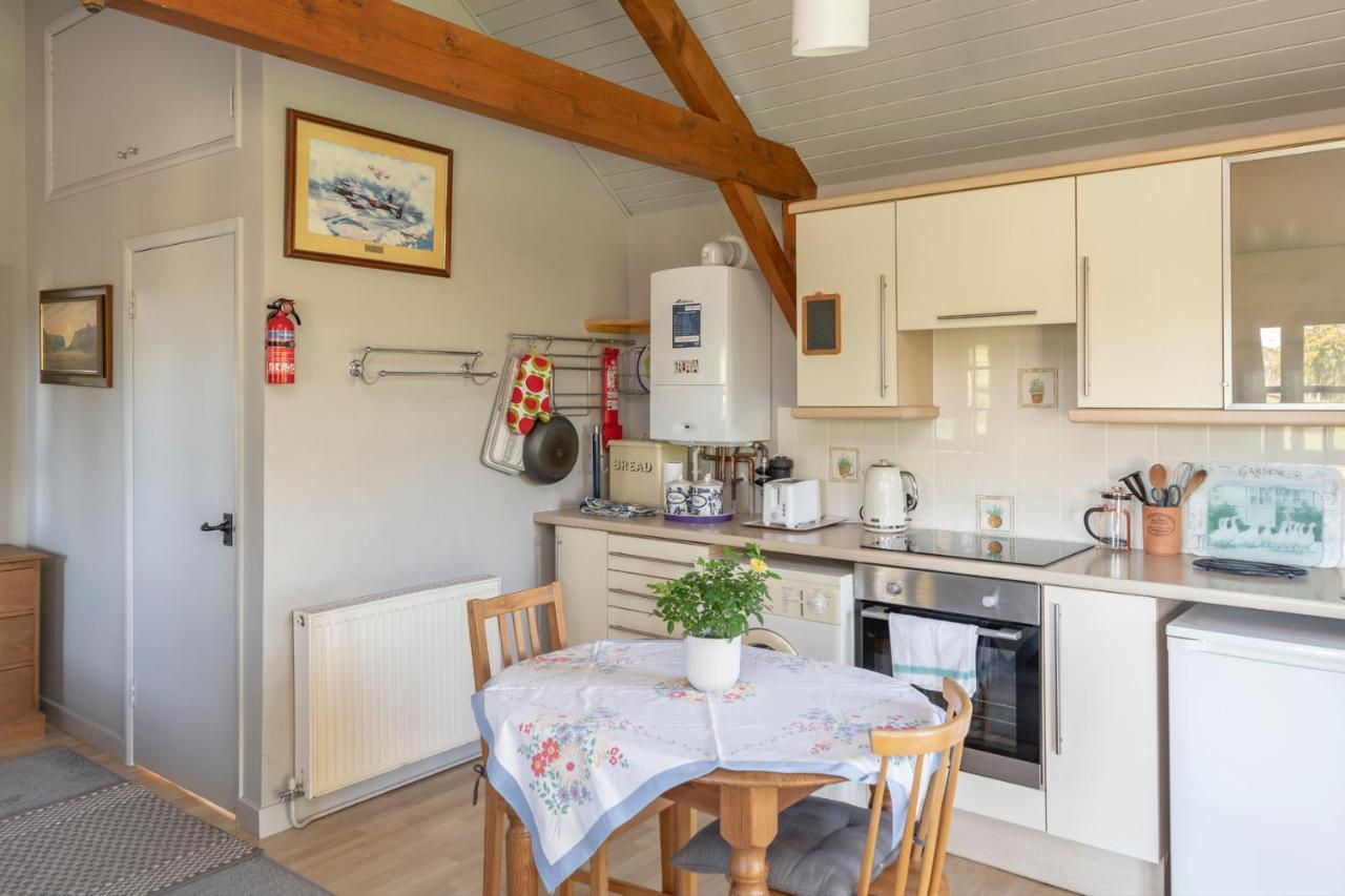 Beautiful Cottage With Stunning Views In Box Box  Extérieur photo