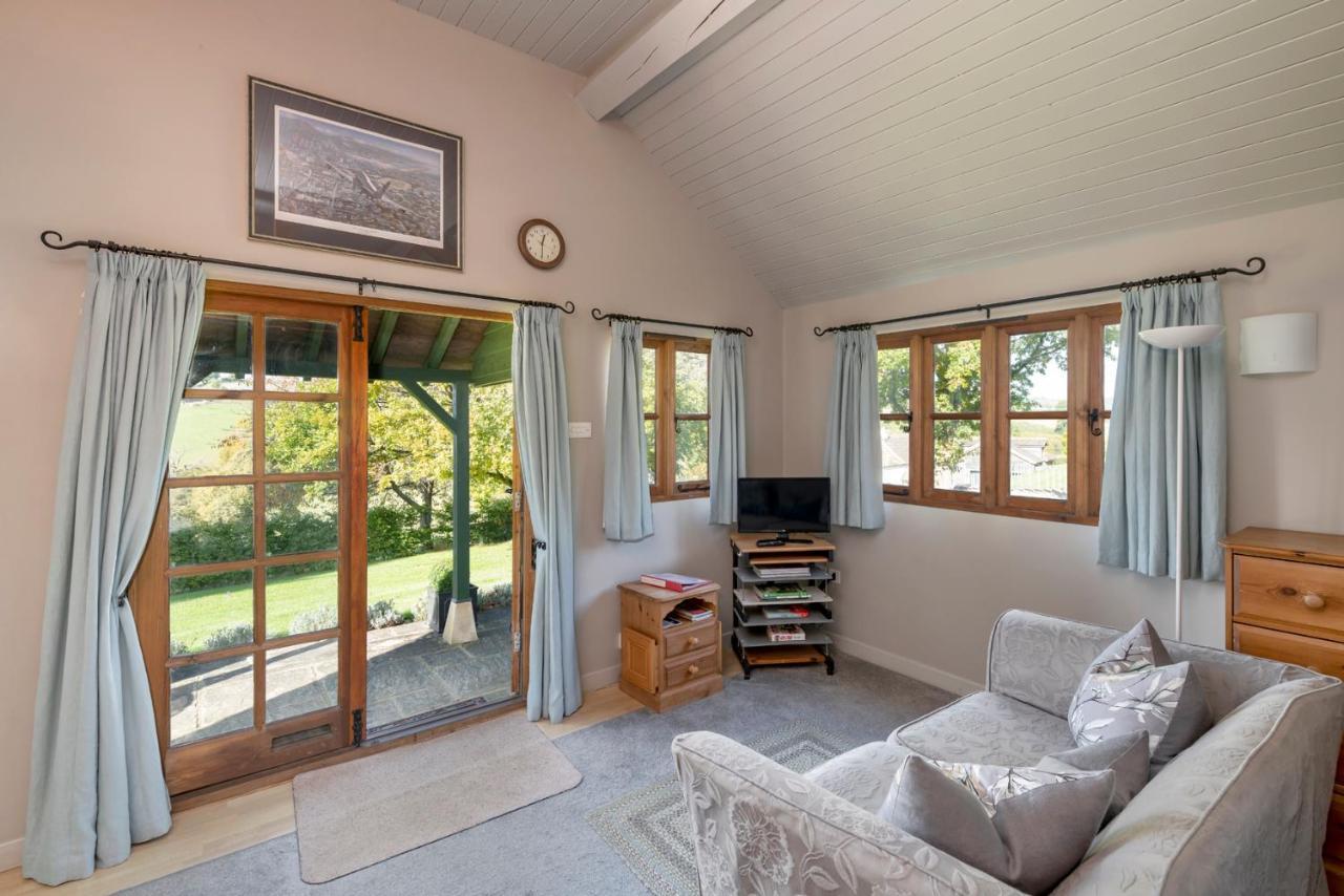 Beautiful Cottage With Stunning Views In Box Box  Extérieur photo