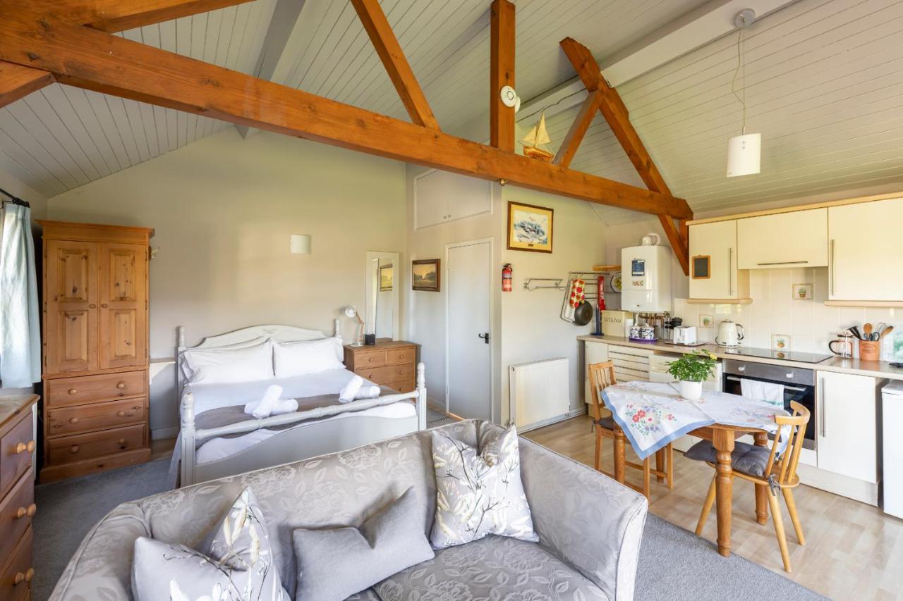 Beautiful Cottage With Stunning Views In Box Box  Extérieur photo