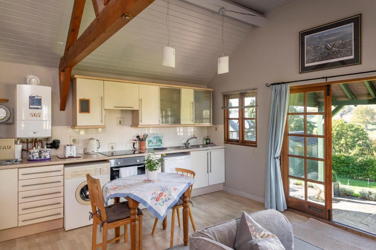 Beautiful Cottage With Stunning Views In Box Box  Extérieur photo